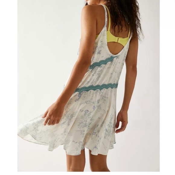 NWOT - FP Intimately Slip My Mind Printed Trapeze P2P: 19” Minor flaw - Picture 2 of 10